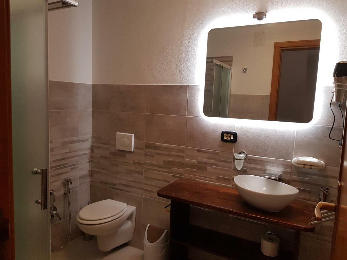Casa Vacanze Valentina Porto Conte Exterior foto
