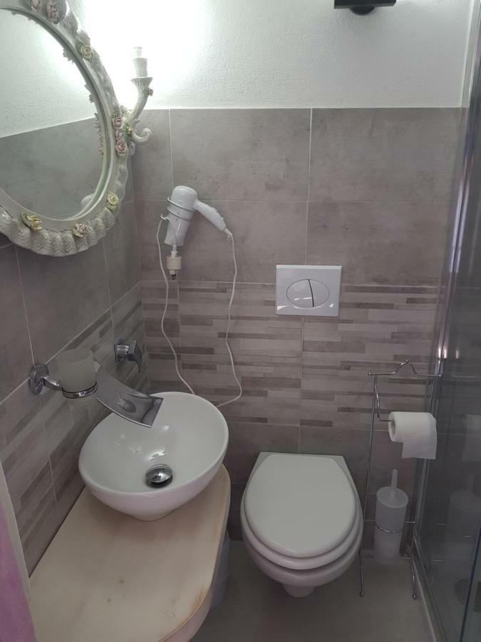 Casa Vacanze Valentina Porto Conte Exterior foto